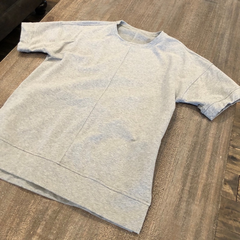 Lululemon excellent condition tshirt sweatshirt